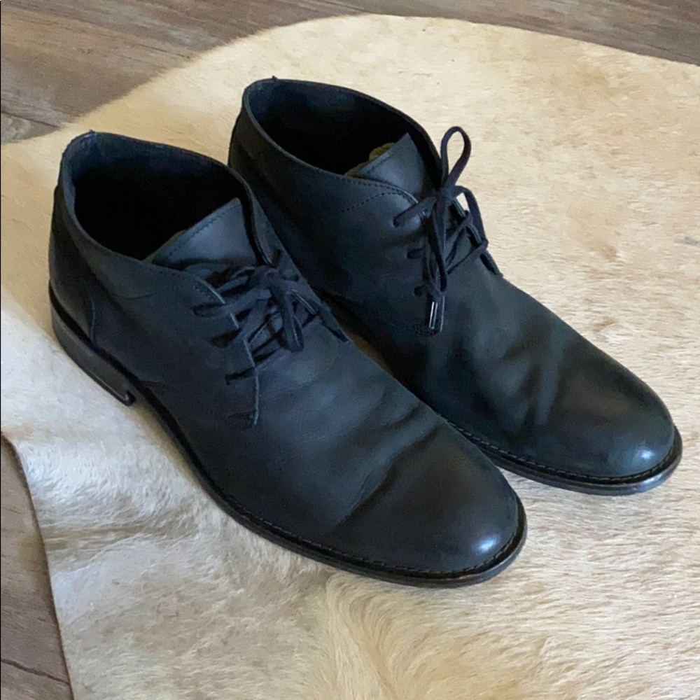 KENNETH COLE leather chukka boots